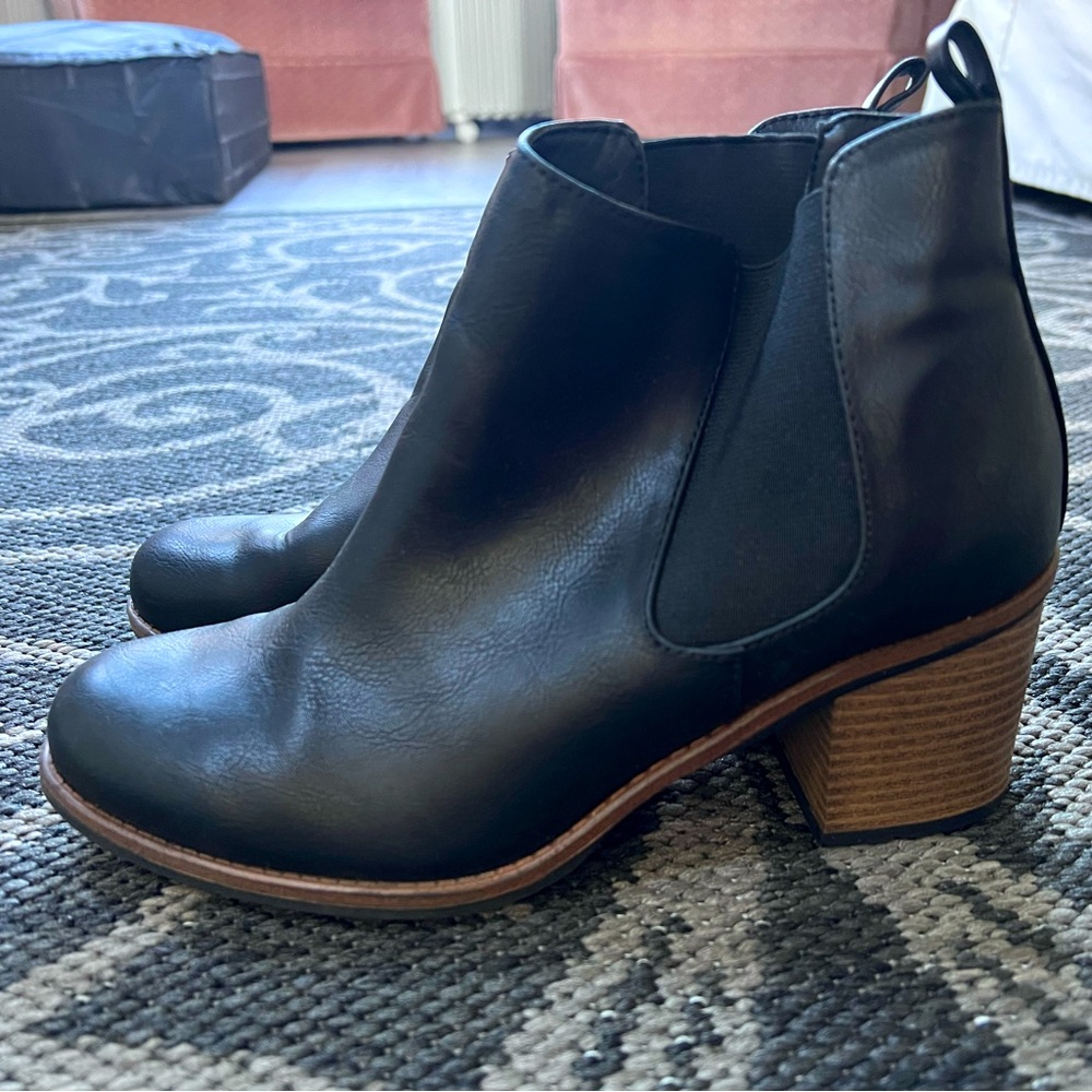 White Mountain Black Heeled Boots